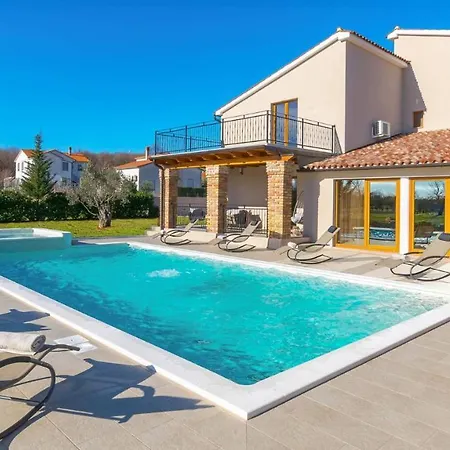 Wonderful Mattuzzi With Private Pool Near The Town By Wiibuk Villa Pula