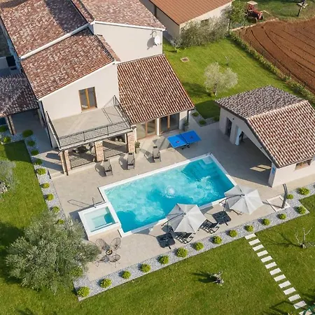 Wonderful Mattuzzi With Private Pool Near The Town By Wiibuk